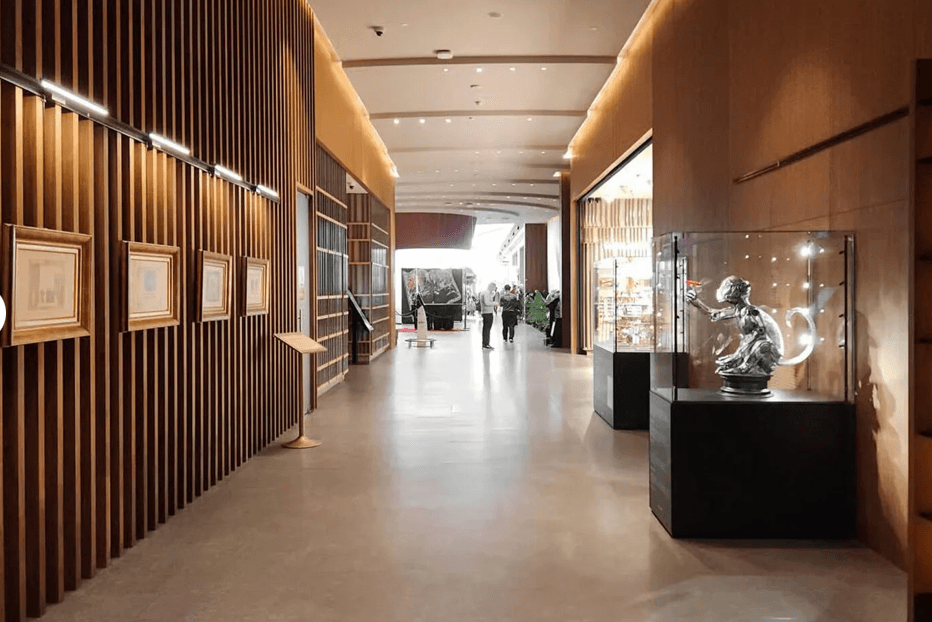 iGA Lounge lounge at IST photo 2