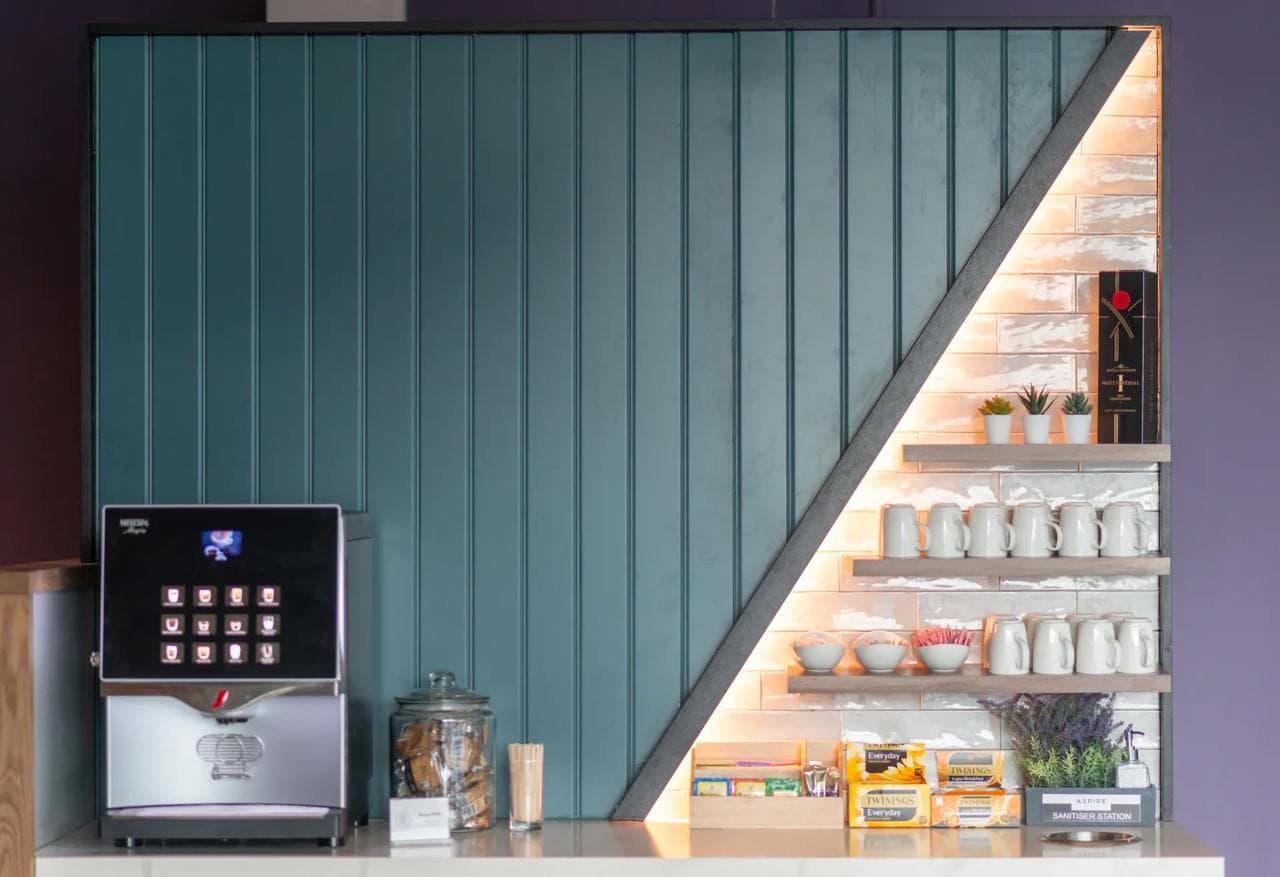 Aspire Lounge lounge at MAN photo 4